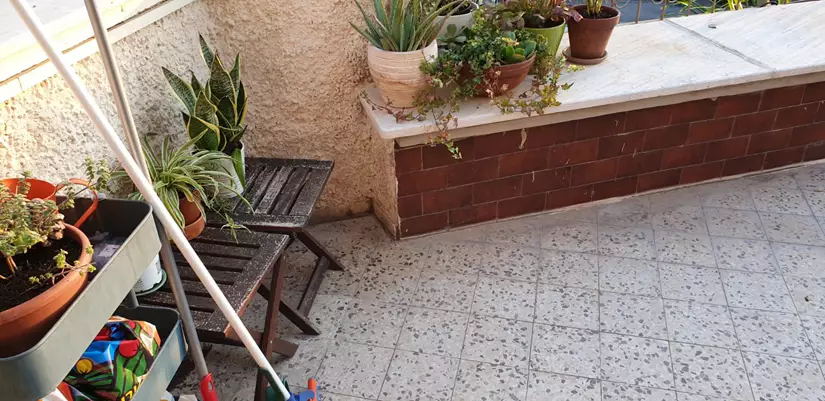 שיפוץ איטום מרפסת לפני